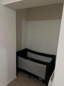 a small room with a bed in the corner at Logement Bonheur 