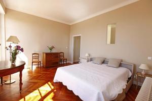 PALMERAIE - Magnifique appartement d'epoque avec Vue Mer 4 personnes avec terrasse Le Port Nice