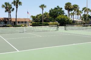 Tennis and/or squash facilities at Tiny Home in Melbourne Beach or nearby