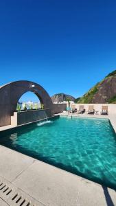 Бассейн в Mirador Rio Copacabana Hotel или поблизости