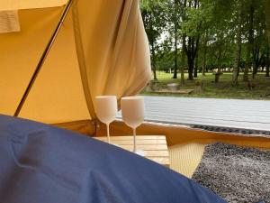 Gallery image of The Elm: Luxury Bell Tent with private bathroom in Toppesfield