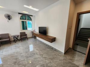 TV a/nebo společenská místnost v ubytování Kalia Hotel