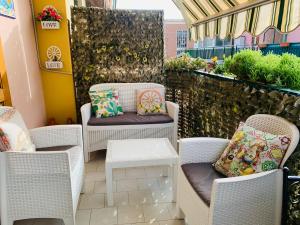 A seating area at Casa Limoni al mare tra Catania Etna e Taormina