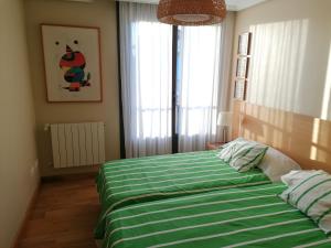 Postel nebo postele na pokoji v ubytování ISLA DE CUBA 2*K. - COLOMBRES