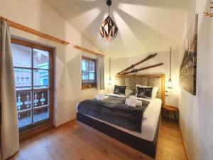 Postel nebo postele na pokoji v ubytování Alpen Chalets Zell am See