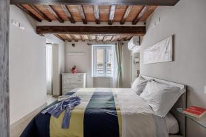 a bedroom with a large bed with a wooden ceiling at Il Mezzanino in Siena