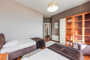 Katil atau katil-katil dalam bilik di Vollga Seafront Suite by PS
