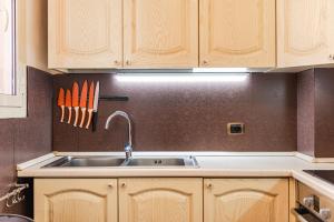 Dapur atau dapur kecil di Vollga Seafront Suite by PS