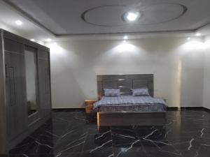 a bedroom with a bed and a tv in it at Appartement Meublé aux Almadies in Ngor