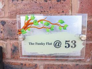 Certifikát, hodnocení, plakát nebo jiný dokument vystavený v ubytování The Funky Flat