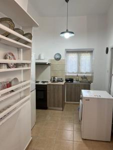 A kitchen or kitchenette at Το αρχοντικό της Ιωάννας ΙΙ
