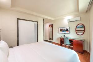 Ліжко або ліжка в номері Huahang Hotel (Guangzhou New Baiyun International Airport)