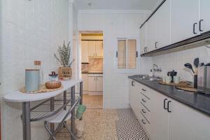 Η κουζίνα ή μικρή κουζίνα στο Avenida del Sur Retreat con Terraza +25 φωτογραφίες