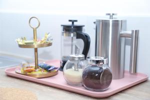 a pink tray with a blender and other appliances at Ange - Wifi, Terrasse, parking à proximité, mon séjour à Arbent in Arbent +13 photos