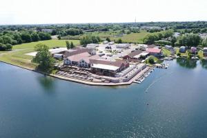 an aerial view of a resort on a lake at Royal Ascot Holiday Home - 5 Star Country Park - Bar - Restaurant - Fishing Lakes - Ice Cream Parlour - FREE Parking in Scunthorpe