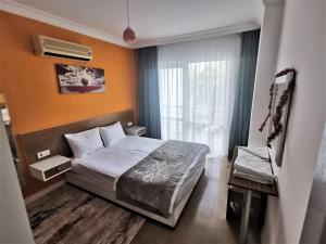 A bed or beds in a room at Maya Apart Antalya