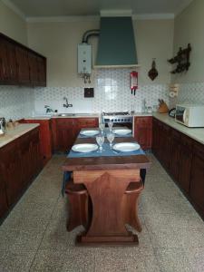 Кухня или мини-кухня в Casa da Adega

