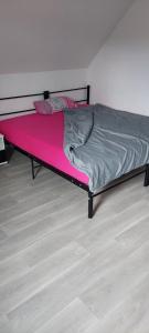 a bed in a room with a pink blanket at Zu Hause auf Zeit bei Marion in Bobbau
