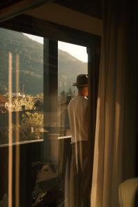 Nespecifikovaný výhled na hory nebo výhled na hory při pohledu z hotelu