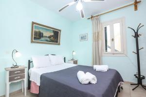 เตียงในห้องที่ Grammhouse Corfu - Glyfada Beach
