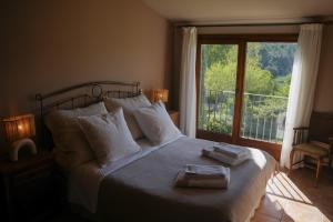 Posteľ alebo postele v izbe v ubytovaní Hotel Hort De Fortunyo + 37 fotografií