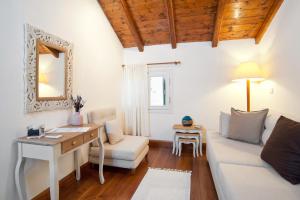 Χώρος καθιστικού στο Cozy Attic Suite - Elia Apartments Chrisso