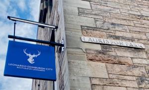 Certifikát, hodnocení, plakát nebo jiný dokument vystavený v ubytování Leonardo Edinburgh City