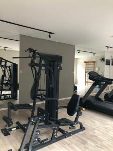 a gym with several tread machines in a room at Fascinante studio próximo ao metrô Brás in Sao Paulo
