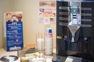 Kahvin ja teen valmistusvälineet majoituspaikassa HOTEL MYSTAYS Fukuoka Tenjin