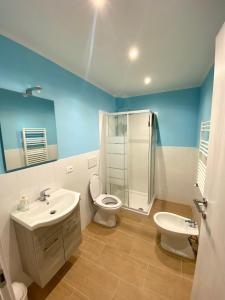 a bathroom with a sink and a toilet and a shower at Il giardino al mare in Varazze