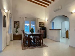 Kuchyňa alebo kuchynka v ubytovaní Villa Casa Dalí