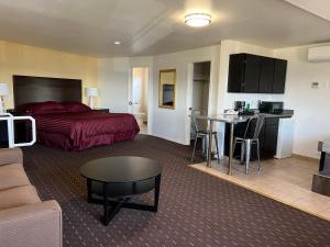 Postel nebo postele na pokoji v ubytování Port Townsend Inn