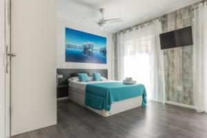Postel nebo postele na pokoji v ubytování Sunsands Studio con balcones 2ºA playa76 Carihuela