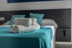 Postel nebo postele na pokoji v ubytování Sunsands Studio con balcones 2ºA playa76 Carihuela