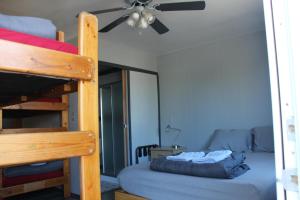 Postel nebo postele na pokoji v ubytování Seaside International Hostel