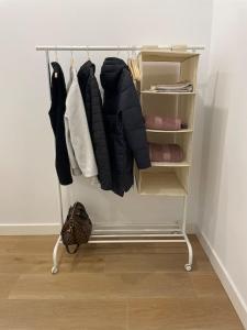 a rack with coats and towels in a room at Nidito Sandua in Pamplona +1 photo