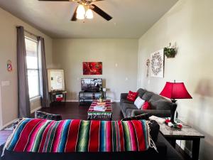 Private rooms in Texas home - Walk to Dwntwn San Antonio 휴식 공간