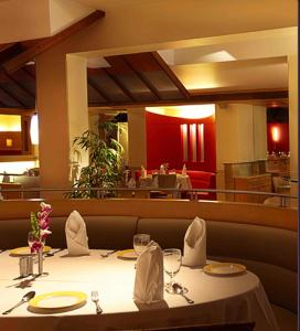 Restaurace v ubytování The Royal Orchid Hotel, Chembur