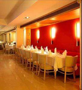 Restaurace v ubytování The Royal Orchid Hotel, Chembur
