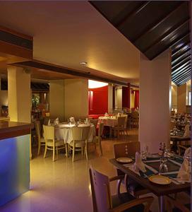 Restaurace v ubytování The Royal Orchid Hotel, Chembur