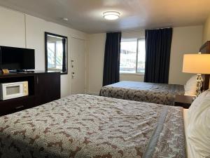 Postel nebo postele na pokoji v ubytování Port Townsend Inn