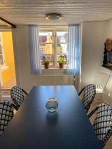 a table with chairs and a glass bowl on top of it at Skagen Bo Godt Kirkevej in Skagen