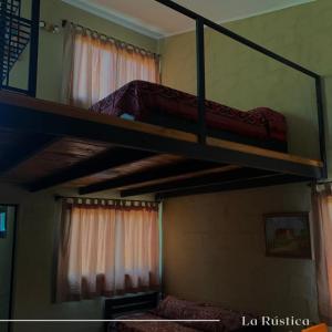 Katil dua tingkat atau katil-katil dua tingkat dalam bilik di La Rústica