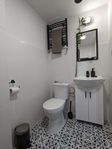 Bathroom sa Kolejowy Zajazd 3