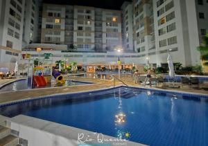 a large swimming pool in the middle of a building at Hotel Park Veredas in Rio Quente
