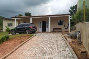 a car parked in front of a house at Casa de campo chácara laranjeira piscina, balanço in Juquitiba