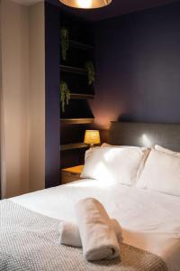 Un pat sau paturi într-o cameră la Turkish Baths Retreat, City Centre