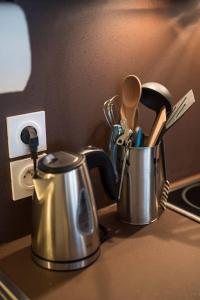 Studio NEUF - PORTES DE MONACO - Confort - Wifi - Clim的厨房或小厨房