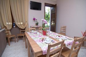 A television and/or entertainment centre at B&B Tifeo