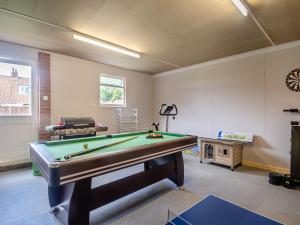 a room with a pool table in it at The Great Escape in Ipswich